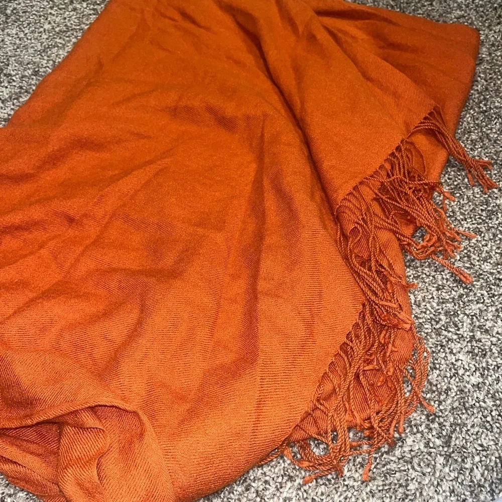 NWT Saks Fifth Avenue Woven Cashmere Silk Pashmina burnt orange